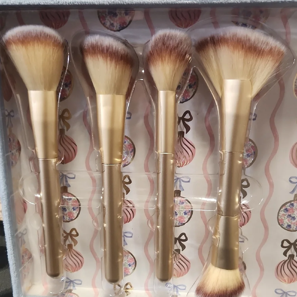 NIB Gold Makeup Brush Set With 14 Brushes Inside Blue Velvet Gift Box